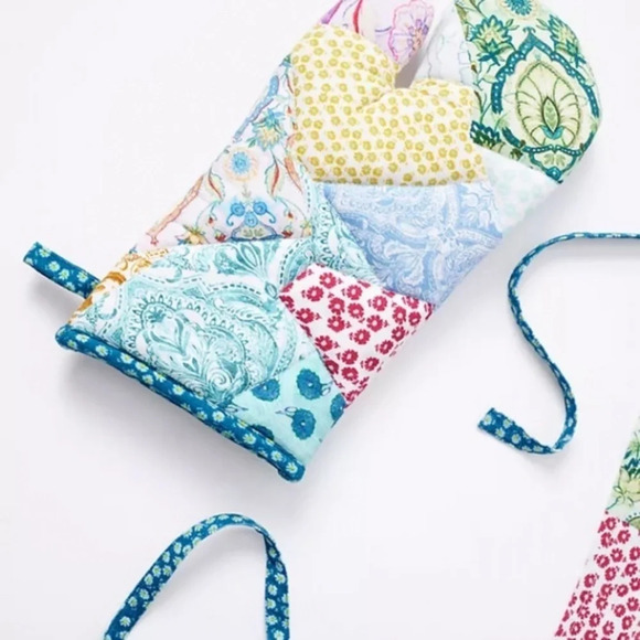 Anthropologie Jolie Oven Mitt and Apron Set - Picture 4 of 5
